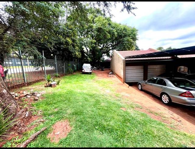 4 BEDROOM HOUSE FOR SALE IN FLORIDA HILLS